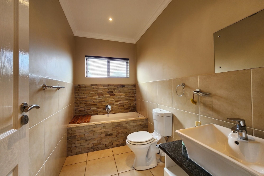 8 Bedroom Property for Sale in Wavecrest Eastern Cape